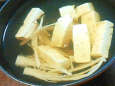 豆腐とエノキダケのお吸い物